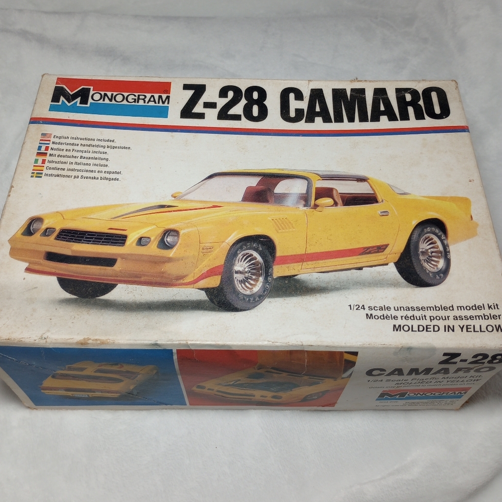 M32A Complete Monogram 1:24 2254 Chevy  Camaro Z-28 Rare Model Kit  1979 Yellow